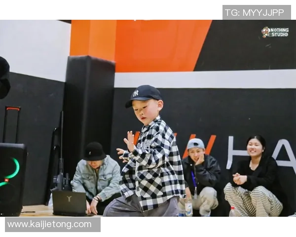 街舞灵活性评比揭晓杭州街舞队荣获第三名引发热议